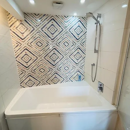 Stylish Loft With Ac Near Opera בודפשט